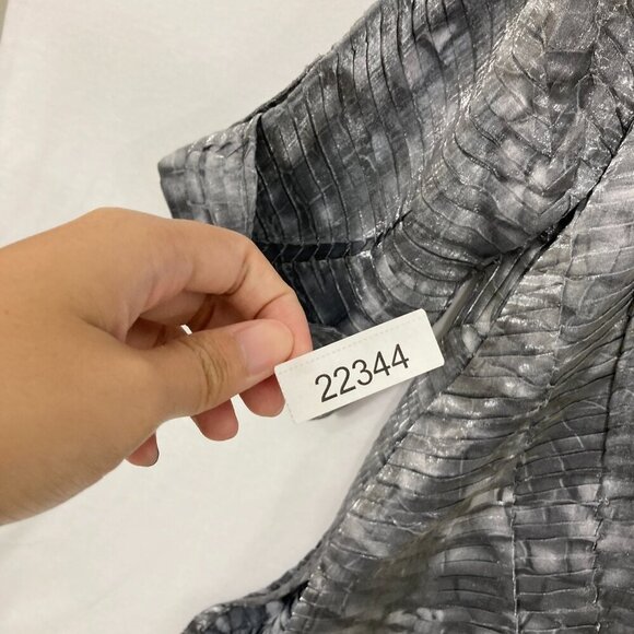 JM Collection size 18 Gray Metallic Abstract Crinkle Pleated Textured Button Up - Picture 6 of 12
